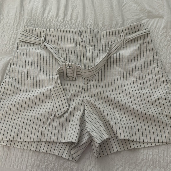 Banana Republic shorts - Picture 2 of 5